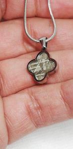 Meteoriethanger Aletai, geluksbrengend klavertje. IJzer