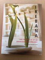 Handboek Ikebana - Technieken - Voorbeelden - Benodigdheden, Boeken, Ophalen of Verzenden, Zo goed als nieuw, Bloemschikken, Groendecoratie