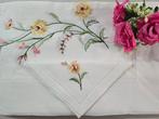Tovaglia ricamata in puro lino rifinita a mano - Tafelkleed, Antiek en Kunst, Antiek | Kleden en Textiel