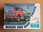 ERTL 8022 Mack DM 600 Truck 1:25, Hobby en Vrije tijd, Modelbouw | Auto's en Voertuigen, Verzenden, Nieuw