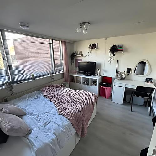 Studentenkamer met balkon aan Korvelseweg gevonden in Tilbur, Huizen en Kamers, Kamers te huur, Minder dan 20 m², Tilburg