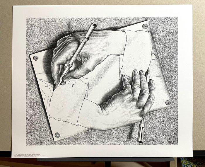 MC Escher (1898-1972) - Drawing Hands (1948) - Jaren 2000, Antiek en Kunst, Kunst | Designobjecten