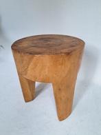 Bijzettafel - Teak - Uit één stuk gesneden houten driepoot
