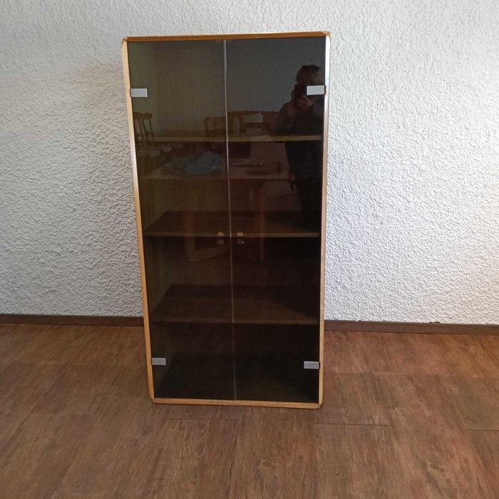 Maisa - Derk Jan de Vries - Vitrinekast - Glas, Beuken -, Antiek en Kunst, Antiek | Meubels | Stoelen en Banken