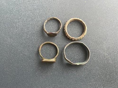 Middeleeuws Brons 4x ring, Sieraden, Tassen en Uiterlijk, Antieke sieraden