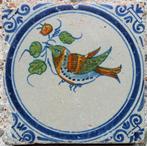 Tegel - Antieke tegel met vogel met takje. - 1600-1650