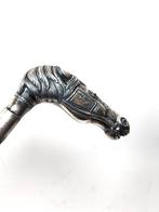 Bastone da passeggio con manico con impugnatura a forma di