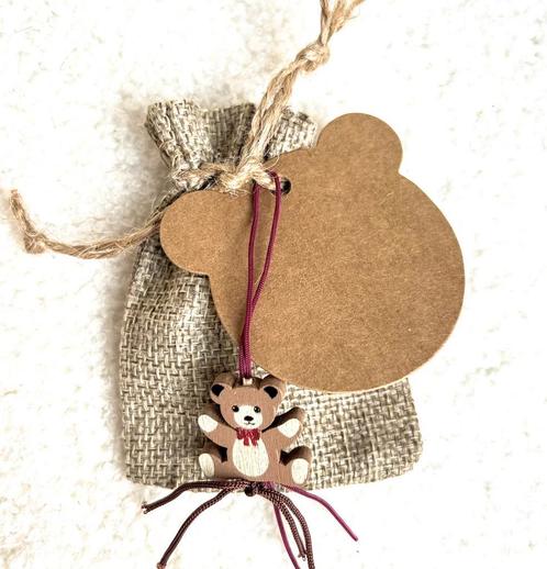 Jute zakje met kaartje beer en een houten gelukspoppetje, Hobby en Vrije tijd, Feestartikelen, Geboorte of Huwelijk, Nieuw, Feestartikel