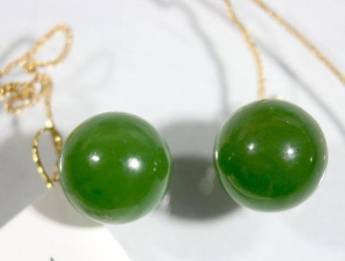 Lange oorbellen van onbewerkte nefriet jade, Verzamelen, Mineralen en Fossielen