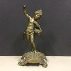 sculptuur, Young Girl with a Basket of Grapes - 24 cm -, Antiek en Kunst