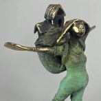 Iwa Kraj - sculptuur, Home on the Back of Dreams”-(Bronze) -, Antiek en Kunst
