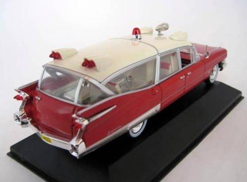 Cadillac Miller-Meteor Red/Beige Ambulance 1959 - 1:43 -, Hobby en Vrije tijd, Modelauto's | 1:5 tot 1:12