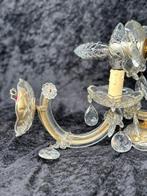 Paar Wandlampen aus Glas im klassischen Stil – mit floralen