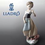 Lladró - Beeldje - “Milkmaid” No. 8537 - Porselein
