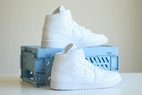 Nike Air Jordan 1 Mid White Snakeskin (W) - 36, Kleding | Dames, Schoenen, Sneakers of Gympen, Nieuw, Ophalen of Verzenden