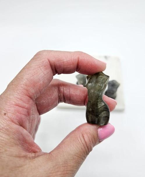 Labradoriet vrouwen lichaam (Klein), Verzamelen, Mineralen en Fossielen, Ophalen of Verzenden