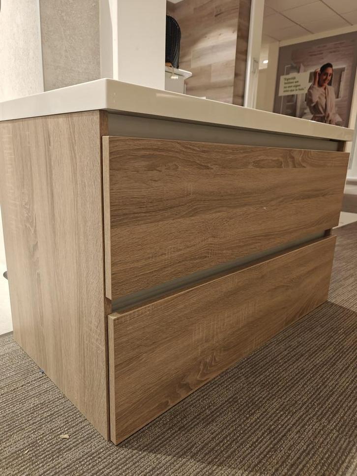 Badmeubel 100 cm Eiken kleur incl wasbak Greeploos NIEUW, Huis en Inrichting, Badkamer | Badkamermeubels, Wastafelkast, Nieuw