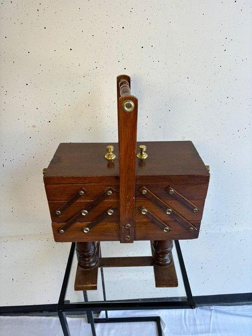 Naaidoos - Antieke Donkerhouten Naaidoos op Poten –, Antiek en Kunst, Curiosa en Brocante