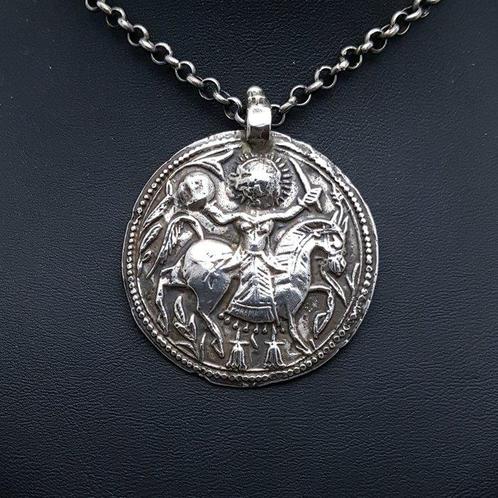 Zilver, Antiek, Zonnegod Surya - Ketting met hanger -, Antiek en Kunst, Kunst | Niet-Westerse kunst