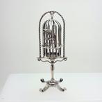 Miniatuur beeldje - Vogelkooi met papegaai op standaard -