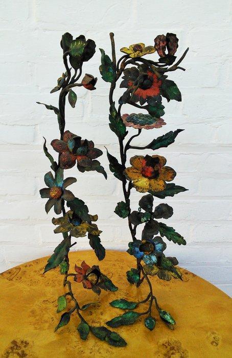 Twee smeedijzeren Art Deco ornamenten met kaarsenhouders -, Antiek en Kunst, Kunst | Designobjecten
