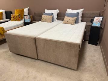 Boxspring Hoog Laag van 8900 voor 3900 beschikbaar voor biedingen