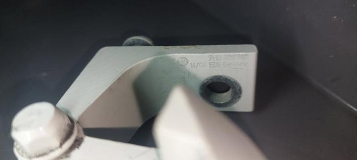 7H0 831 401 DEUR SCHARNIER LINKS BOVEN Volkswagen Transpo..., Auto-onderdelen, Carrosserie en Plaatwerk, Gebruikt, Volkswagen