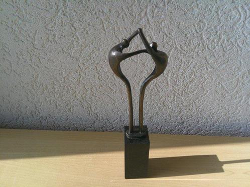 Beeldje - VAN MENS TOT MENS - Verguld brons, Antiek en Kunst, Curiosa en Brocante