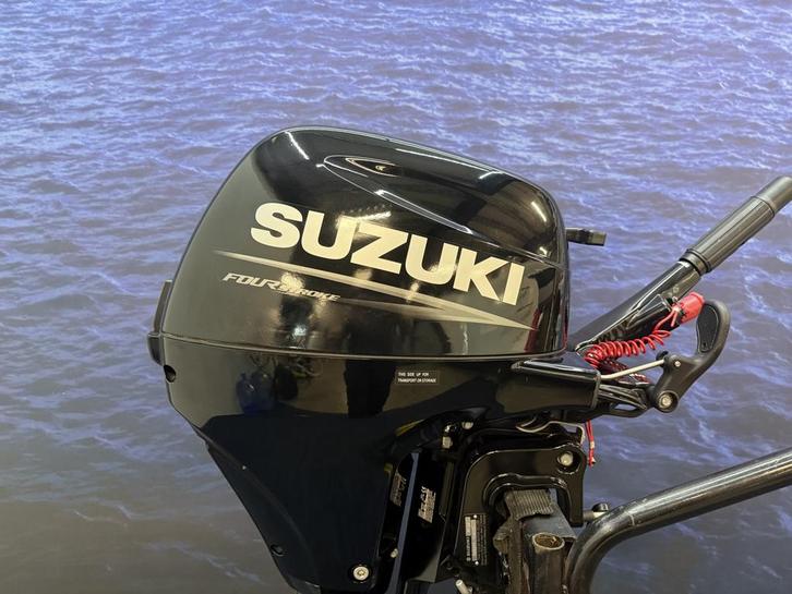 Suzuki 8 pk, Watersport en Boten, Buiten- en Binnenboordmotoren, Buitenboordmotor, 5 tot 10 pk, Viertaktmotor, Benzine, Zo goed als nieuw