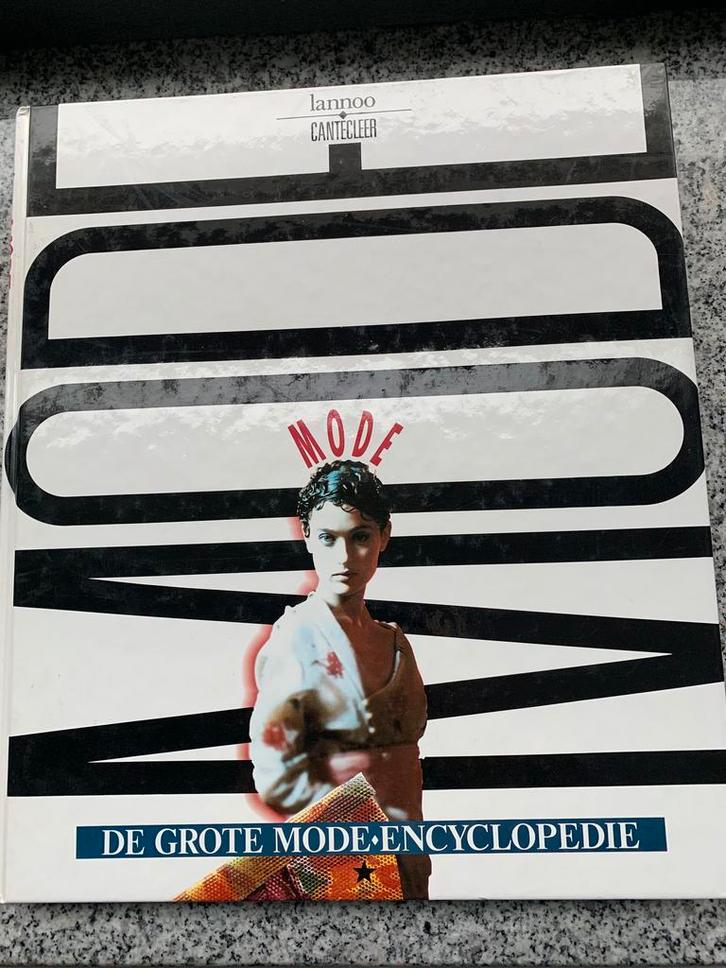 De grote mode-encyclopedie  (Agnes Adriaenssen), Boeken, Mode, Gelezen, Mode algemeen, Verzenden