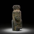 Replica van het oude Egyptisch Vrouw die aanbidt met de
