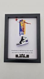 Lijst- Mini Sneaker AJ1 Lebron James Lakers 23 SE Pruple, Antiek en Kunst, Kunst | Designobjecten