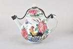 Theepot - Een Chinees Famille Rose haantjes theepot -