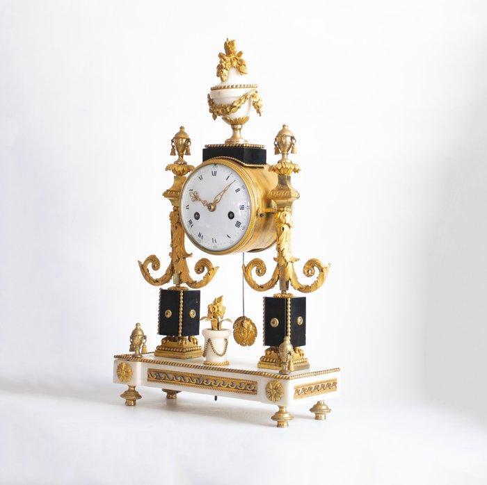 Pendule Louis XVI - Verguld brons - 1790, Antiek en Kunst, Antiek | Klokken