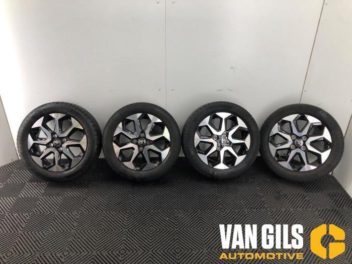 Sportvelgenset + banden Toyota Aygo O320746, Auto-onderdelen, Ophanging en Onderstel, Ophalen of Verzenden