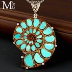 Zilveren hanger met fossiele ammoniet van het geslacht