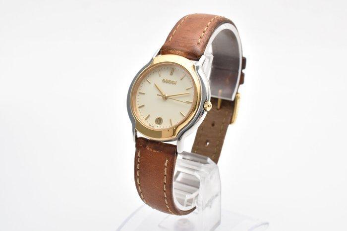 Gucci - Gucci 8000.2M Swiss Made Two-Tone Cream Dial Quartz, Sieraden, Tassen en Uiterlijk, Horloges | Heren