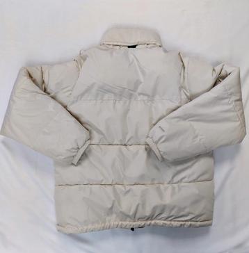 Stylish Cream Puffer Jacket from Pull&Bear beschikbaar voor biedingen