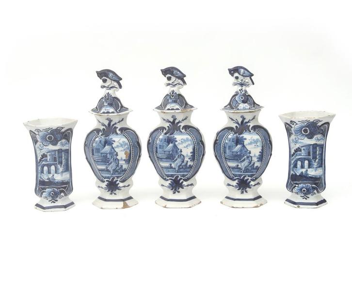 Een vijfdelig keramieken kaststel, Holland, Delft, 18e eeuw, Antiek en Kunst, Antiek | Meubels | Kasten