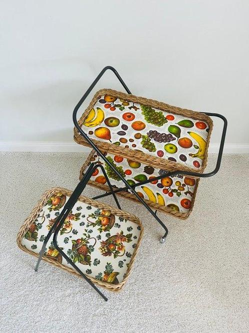Set bijzettafels (2) - Metaal, Rattan, Laminaat, Antiek en Kunst, Curiosa en Brocante