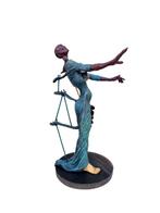 Beeldje - Lady with drawers - Hars