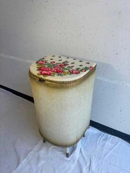 Wasmand - Retro Franse Wasmand uit de Jaren 60 Met, Antiek en Kunst, Curiosa en Brocante
