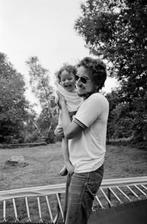 Elliott Landy (USA, 1942) - Bob Dylan & Daughter Anna, 1969
