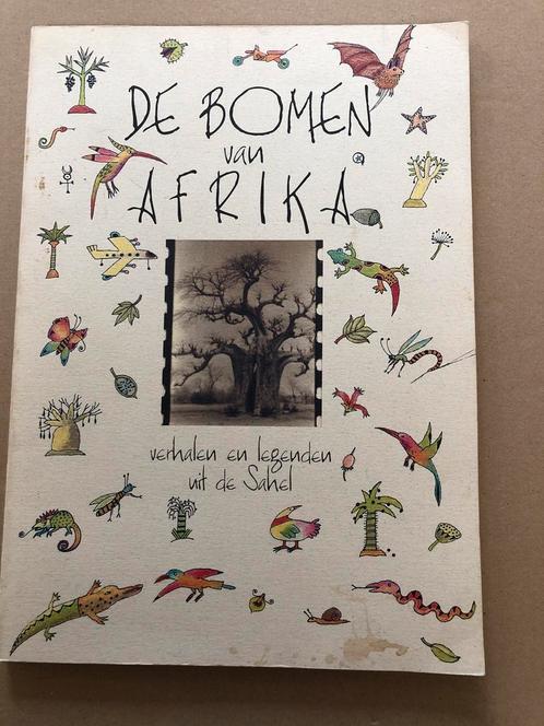 Afrikaanse Sprookjes en informatie over de Bomen van Afrika, Boeken, Sprookjes en Fabels, Gelezen, Ophalen of Verzenden