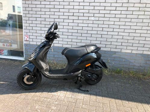 PRACHTIGE PIAGGIO ZIP SP 45KM 4T MAT BLACK BJ2017 4.000KM, Fietsen en Brommers, Scooters | Piaggio, Maximaal 45 km/u, Zip, Benzine