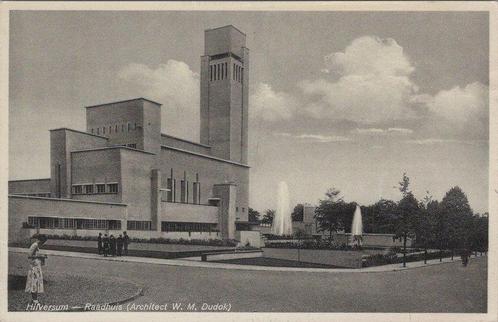 HILVERSUM - Raadhuis (Architect W.M. Dudok), Verzamelen, Ansichtkaarten | Nederland, Verzenden