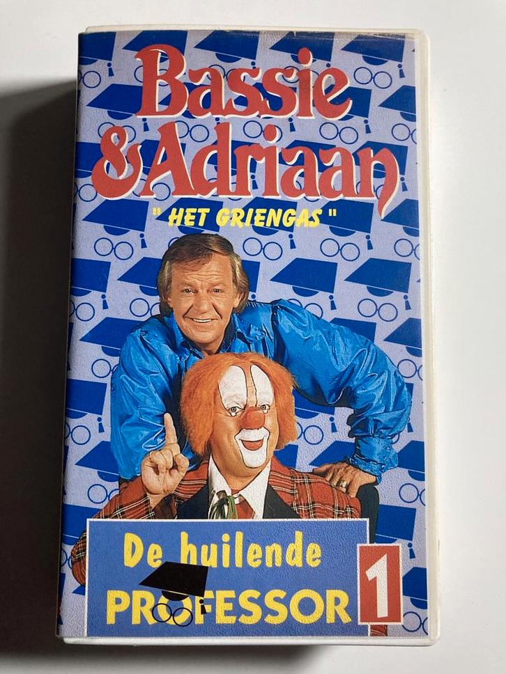 BASSIE & ADRIAAN DE HUILENDE PROFESSOR DEEL 1 (VHS), Cd's en Dvd's, VHS | Film, Gebruikt, Verzenden