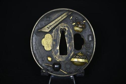 Bronzen tsuba met een vogel op een lijsterrank, ingelegd met, Antiek en Kunst, Antiek | Overige Antiek