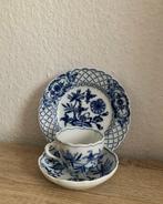 Meissen - Kop en schotel (3) - Ziebelmuster - Porselein -