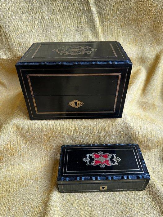 Kist (4) - geeboniseerd hout, messing, laqué, textiel en, Antiek en Kunst, Antiek | Overige Antiek